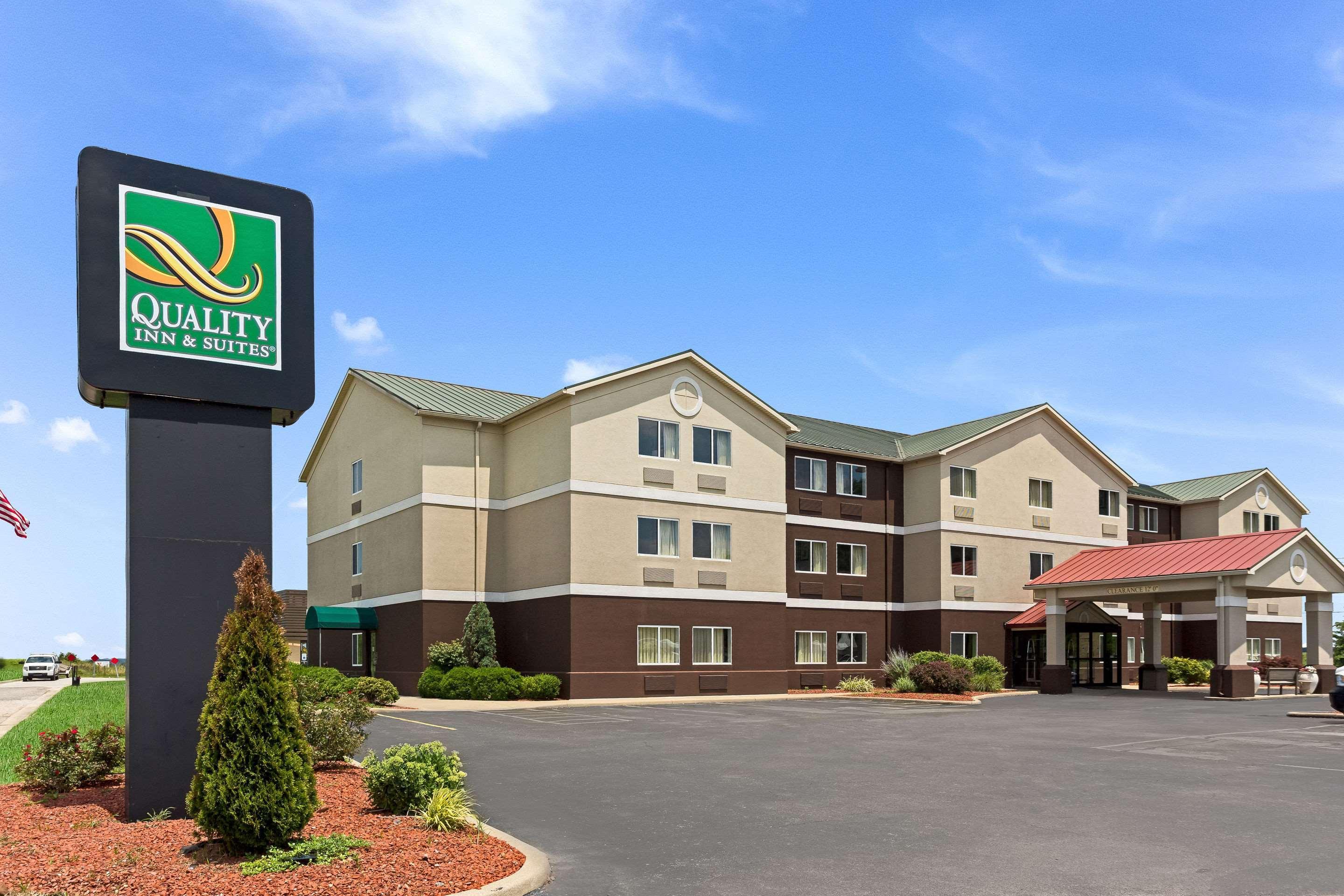 Quality Inn & Suites Ferdinand Екстериор снимка