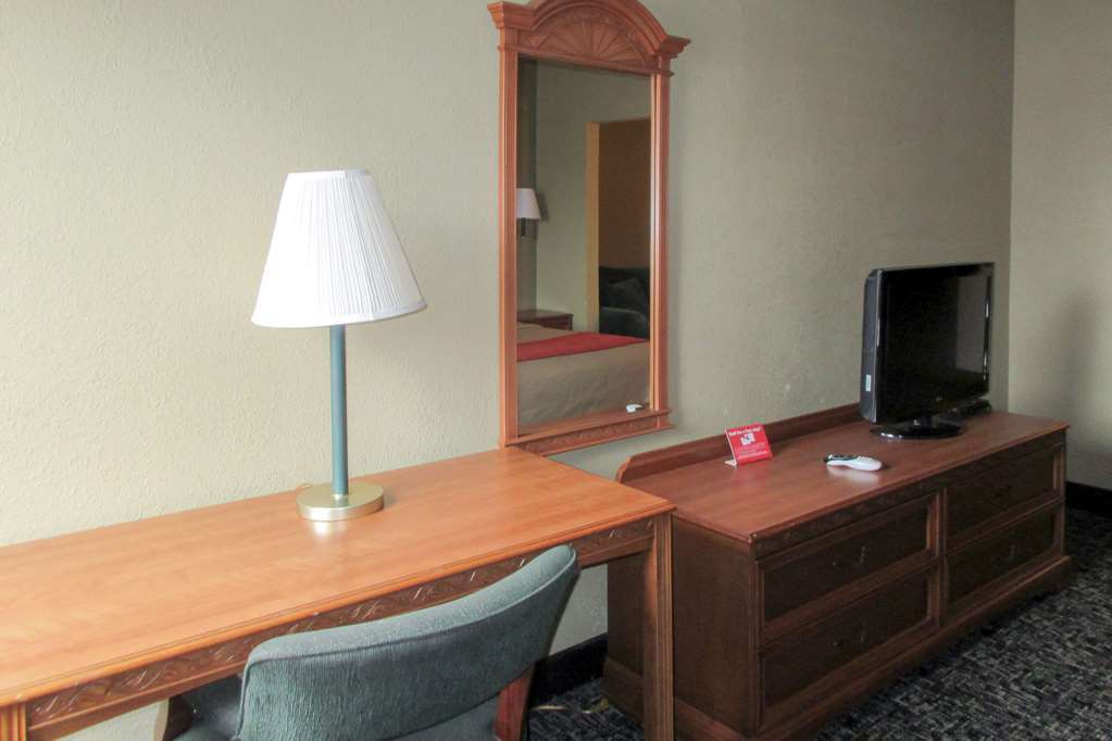 Quality Inn & Suites Ferdinand Стая снимка